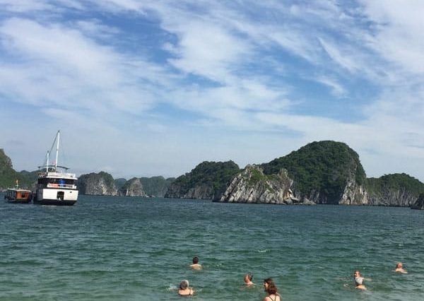 peut-on-se-baigner-a-halong-baie