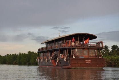 Bateau traditionnel sur la rivière