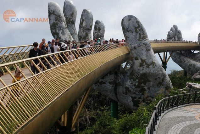 golden bridge Da Nang vietnam