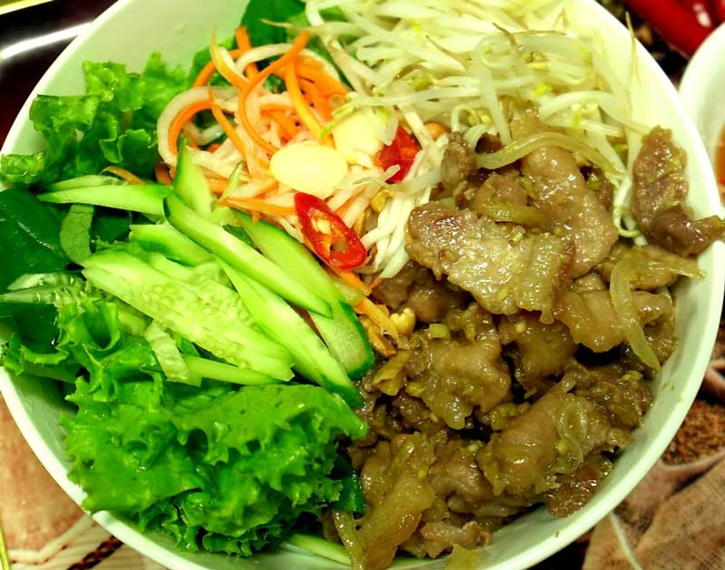 Bún thịt xào